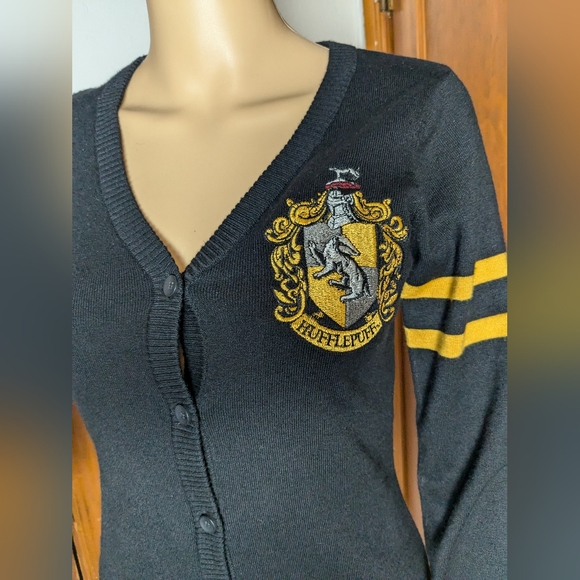 Harry Potter Black Hufflepuff Cardigan Size XS - Picture 3 of 9